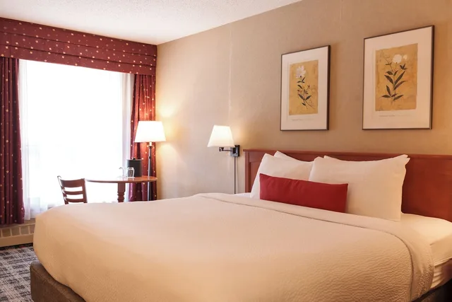 غرفة قياسية بسرير كينج، Marmot Lodge 3/8