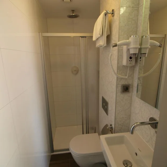غرفة مفردة، Hotel Clemens 3/5