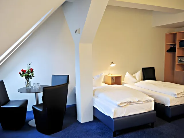 غرفة رباعية، Hotel Transit Loft 1/2
