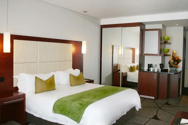غرفة قياسية بسرير كينج، Premier Hotel East London ICC 1/3