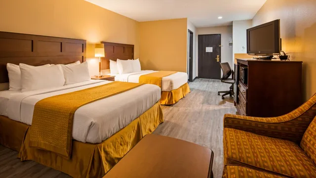 غرفة بسريرين كوين بمطبخ صغير، SureStay Hotel by Best Western Orange 6/8