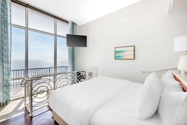 جناح بريميير بسرير كينج بإطلالة على البحر بشرفة بغرفة نوم واحدة، Hilton Vacation Club Daytona Beach Regency 1/4