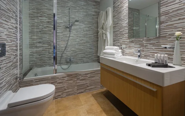 3 Bedrooms, Suite, 3 Queen Beds, Lake View, ADAM Hotel Suites 4/4