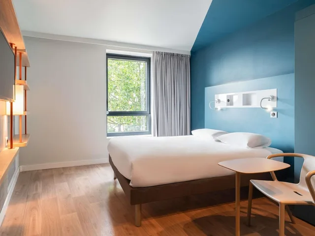 غرفة عائلية بسريرين منفصلين وسرير مزدوج وسريرين منفصلين، ibis budget Rouen Centre Rive Gauche 3/9