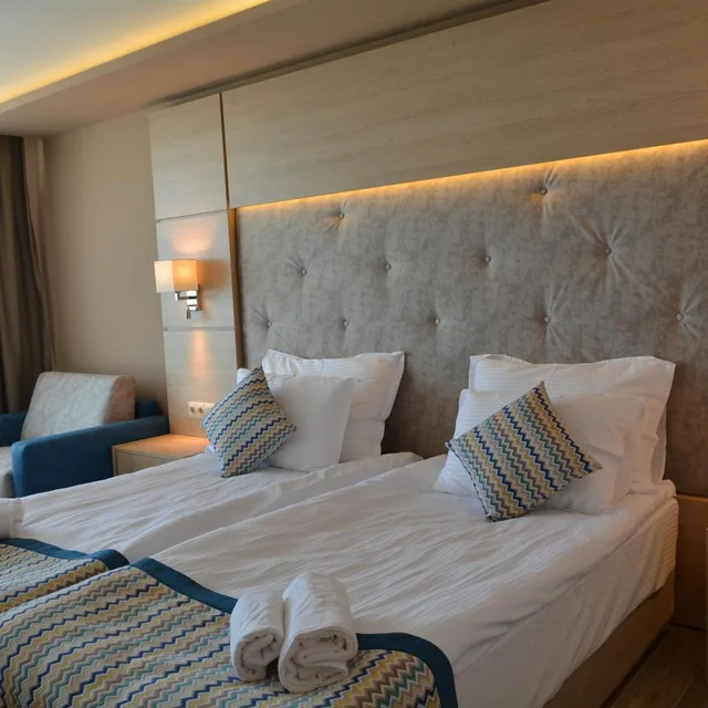 جناح بسرير كينج بشرفة بغرفة نوم واحدة، Royal Grand Hotel & Spa 3/5