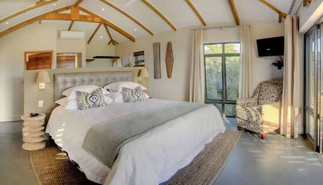 Family Suite, Luxury, Double and Twin Beds, with Pool، Garden Route Game Lodge 3/3