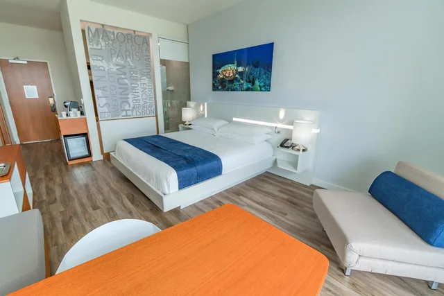 Standard, King Bed, Accessible, Maritime Hotel Fort Lauderdale Cruise Port 7/10