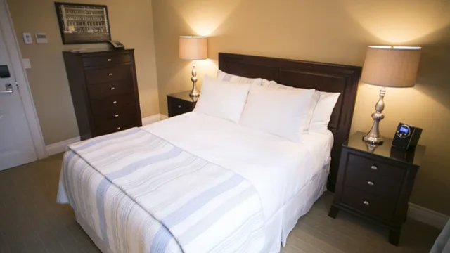 Adjoining, Deluxe, King Bed, 124 on Queen Hotel & Spa 6/8