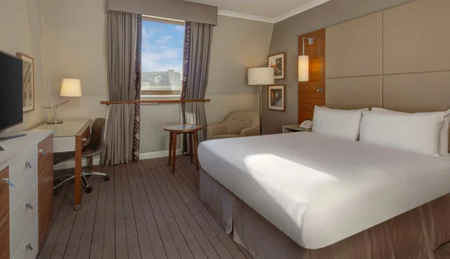 Room, Queen Bed, Hilton Cambridge City Centre 3/4