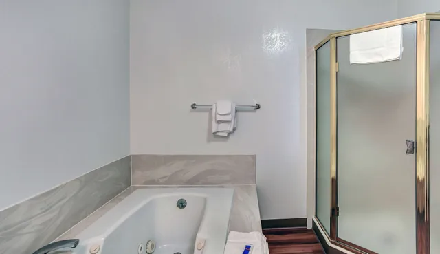 غرفة قياسية بسرير كينج، Motel6 Coos Bay, OR 6/6