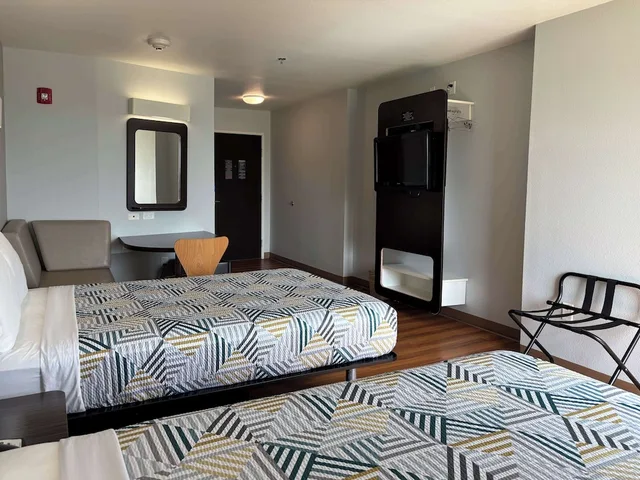 غرفة قياسية بسريرين مزدوجين، Motel6 Weslaco, TX 5/8