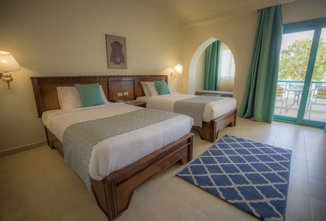 غرفة سوبيريور بسرير كينج بإطلالة على الحديقة، Sunrise Garden Beach Resort and Spa 2/4