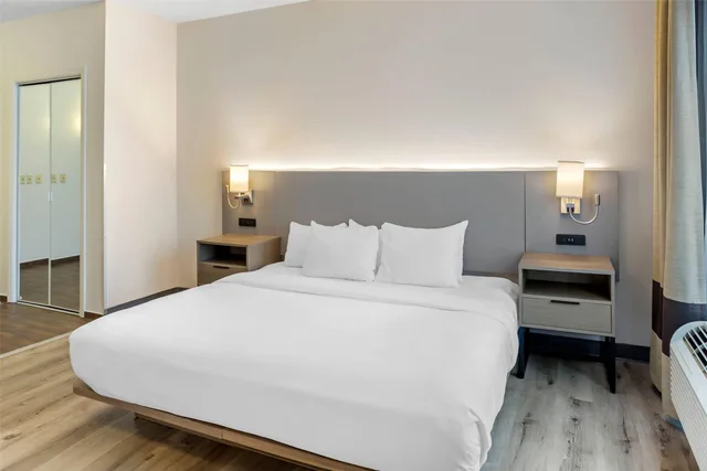 جناح بسرير كينج لذوي الإعاقة، Comfort Inn & Suites Sayre, PA 1/6