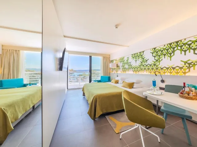 Superior, Side Sea View, Balcony، Bluesun Hotel Berulia 1/1