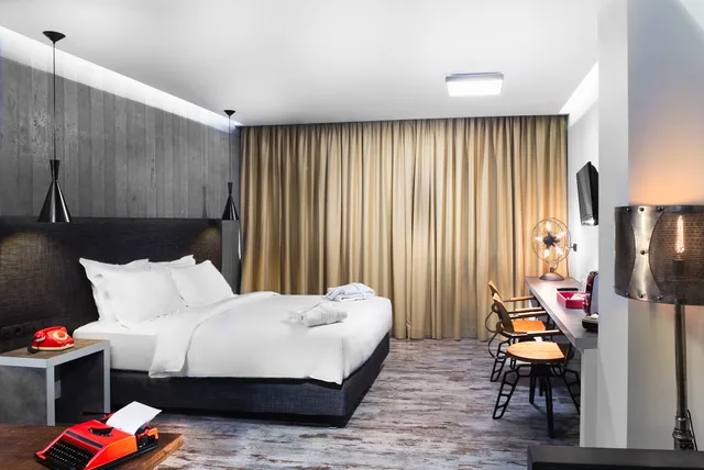 Junior Suite, 360 Degrees 2/2