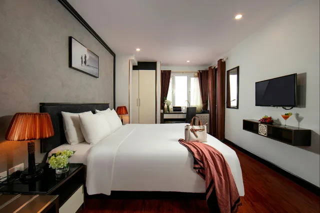 غرفة ديلوكس بسرير مزدوج، Hanoi La Palm Premier Hotel & Spa 2/2