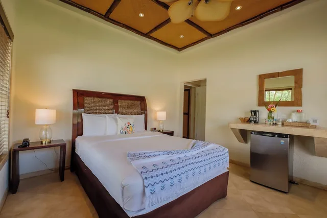 1 Bedroom, Suite, King Bed, Beach Front, The Placencia 1/2