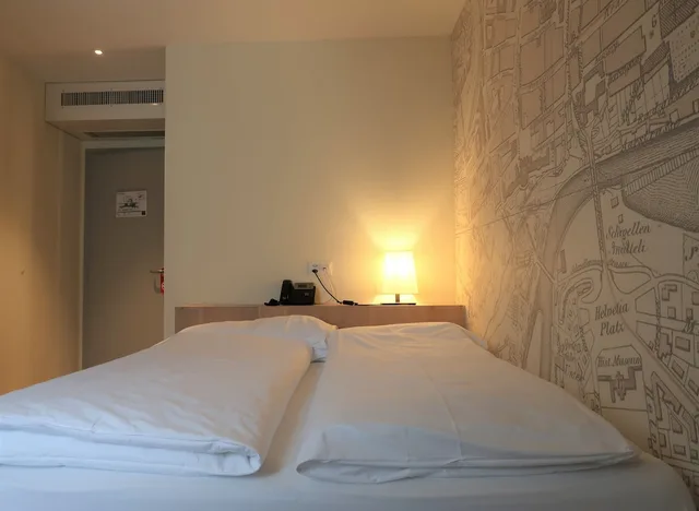 غرفة ديلوكس مفردة بسرير كوين، Kreuz Bern Modern City Hotel 2/4