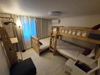 Private, 2 Rooms, River, House، Riverside Guest House 1/1