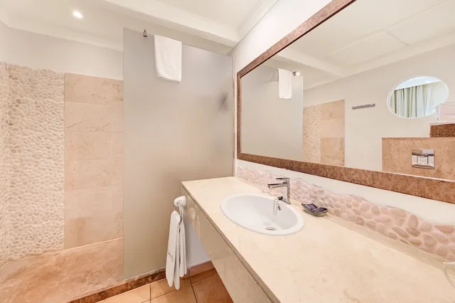 غرفة ثلاثية بإطلالة على البحر بشرفة، Hotel Cala d Or - Adults Only 7/9