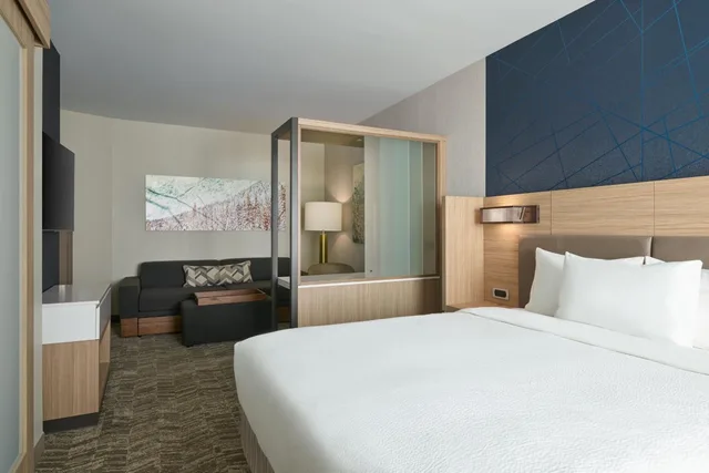 جناح بسرير كينج بإطلالة على الجبل مع أريكة في الطابق العلوي، Springhill Suites By Marriott Avon Vail Valley 1/6