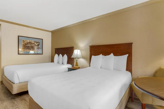 غرفة رباعية بسريرين مزدوجين لذوي الإعاقة، Best Western Plus Morristown Inn 3/6