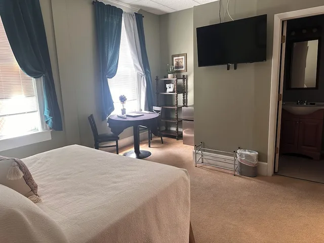 Classic, Queen Bed, No Elevator، The Hotel Belvidere 4/6