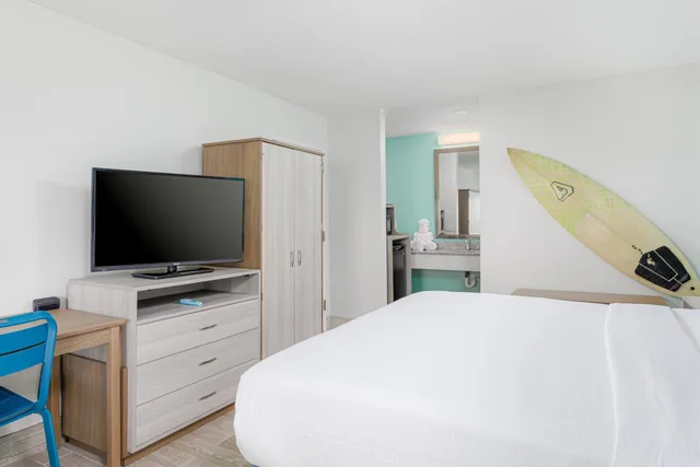 غرفة قياسية بسرير كينج في طابق مرتفع، Surf Sand Hotel 7/10
