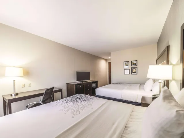 غرفة ديلوكس، La Quinta Inn & Suites by Wyndham Tulsa - Catoosa Route 66 2/4