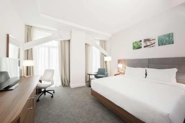 غرفة ديلوكس بسرير مزدوج، Hilton Garden Inn Bucharest Old Town 2/4