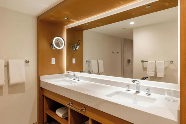 Room, King Bed, Ocean View, Aruba Marriott And Stellaris Casino 6/7