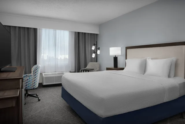 غرفة قياسية بسرير كينج لذوي الإعاقة، Hampton Inn Fort Lauderdale/Downtown Las Olas 1/9