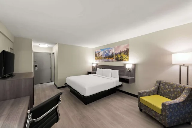 غرفة قياسية بسرير كينج، Clarion Pointe Rhinelander Downtown 1/10