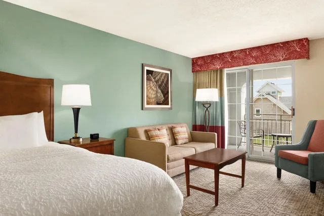 غرفة بسرير كينج بحوض استحمام لذوي الإعاقة، Hampton Inn & Suites Outer Banks Corolla 1/4