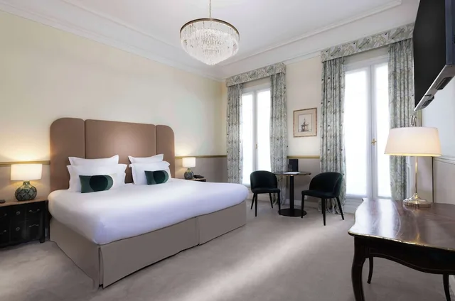 جناح جونيور بسرير كوين، Hotel Claridge 1/10