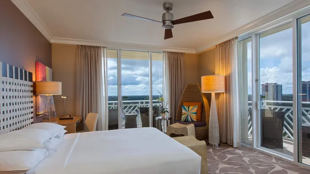 غرفة ركنية بسرير كينج بإطلالة، Hyatt Regency Coconut Point Resort And Spa 1/3