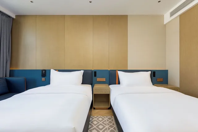 غرفة قياسية بسريرين مزدوجين، Holiday Inn Express Kashgar Downtown by IHG 1/3