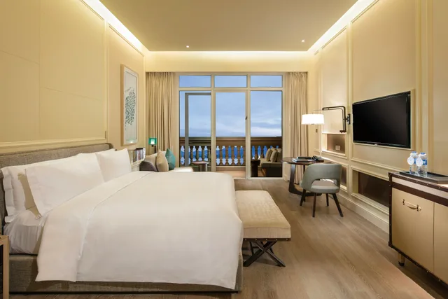 Deluxe, King Bed, Ocean View, Balcony, Hilton Dalian Golden Pebble Beach Resort 2/5