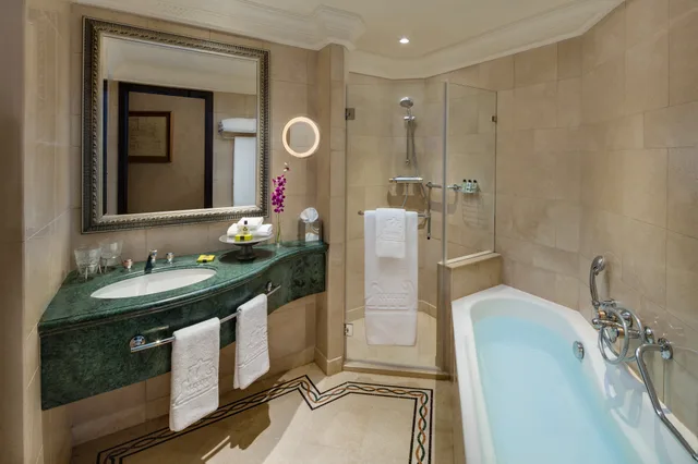 Mediterranean, Premium, Twin Beds, with View, Smoking، Intercontinental Phoenicia Beirut 3/3