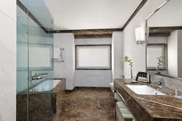 Presidential, Suite, King Bed, Terrace, Melia Genova 8/10