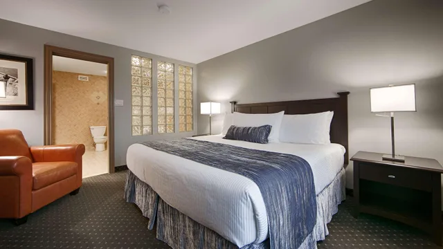 جناح بسرير كينج بحوض جاكوزي، Best Western Woodstock Hotel 1/2