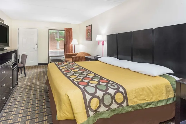غرفة بسرير كينج للمدخنين، Super 8 by Wyndham Decatur/Lithonia/Atl Area 1/2