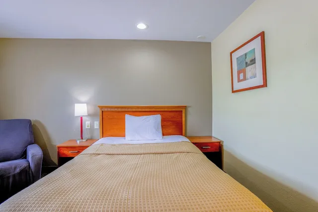 غرفة بسرير كوين، Budget Inn By OYO Natural Bridge I-81 4/7