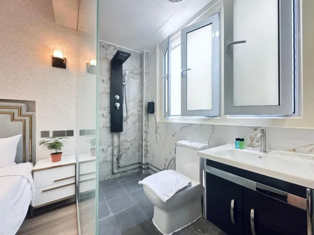 غرفة بسرير كوين، Kam Leng Hotel 3/4