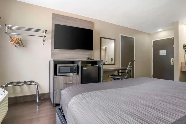 غرفة بسرير كوين، Rodeway Inn Tuscaloosa near University 2/7