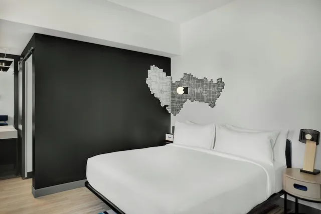 غرفة بسرير كينج لذوي الإعاقة، Aloft Indianapolis Downtown 2/4