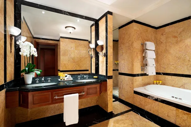 جناح تنفيذي بسرير كينج، The Westin Excelsior Roma 3/4