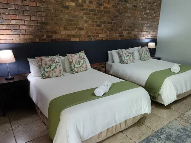 Deluxe, Airport Game Lodge 5/10