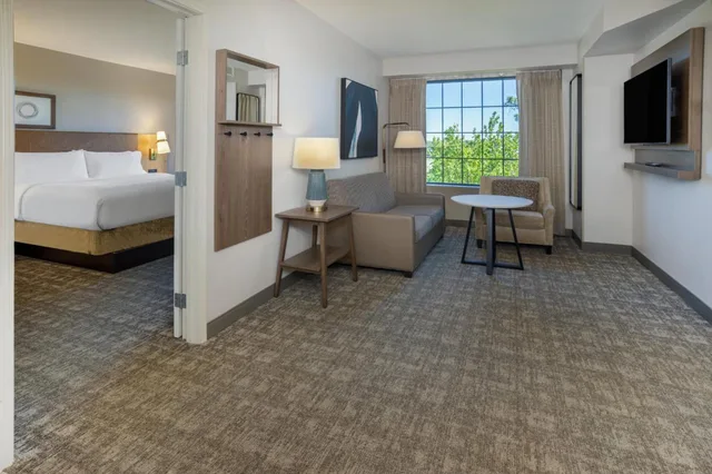 جناح بسرير كينج بغرفتي نوم، Staybridge Suites Wilmington East 4/5