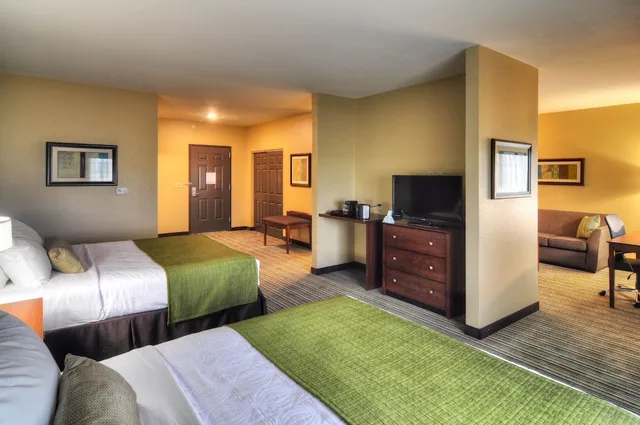Suite, 2 Queen Beds, Kitchen, Best Western Plus Patterson Park Inn 1/5